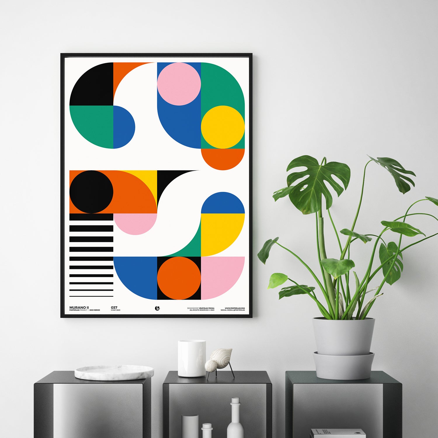 Beautiful Murano II glass pendant light fixture in vibrant red and gold