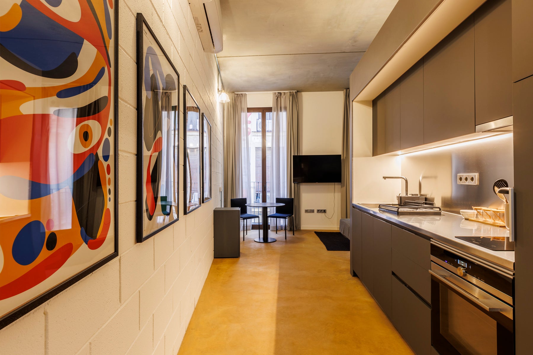 PosterLad in Belvillage, Barcelona