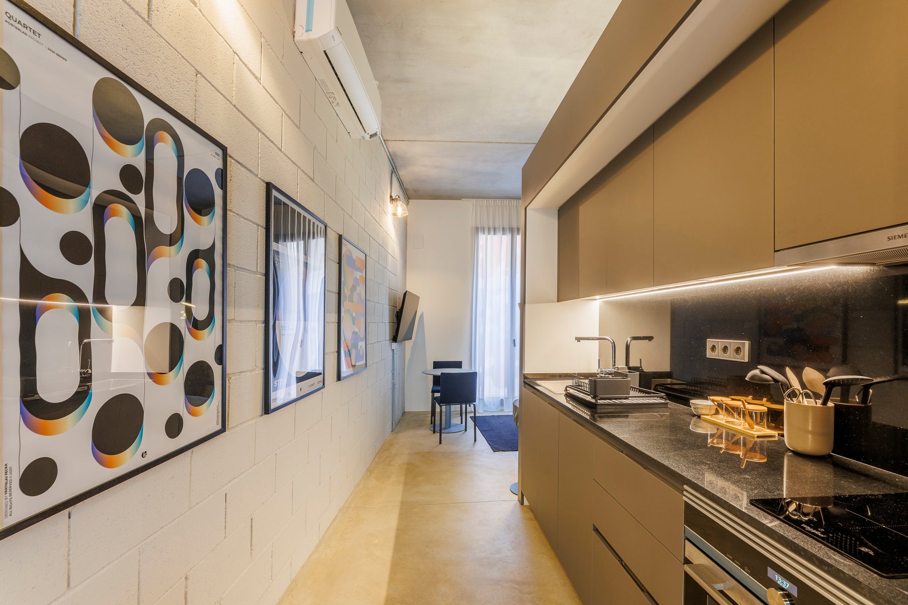 PosterLad in Belvillage, Barcelona